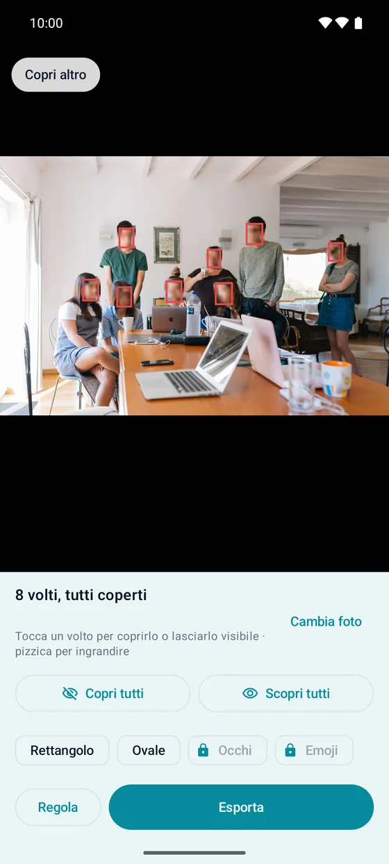 Blurwise per Android — schermata di revisione con otto volti coperti in una foto di gruppo